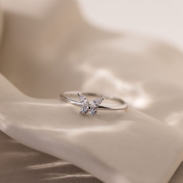 norfloor-mariposa-crystal-ring-5 Mariposa Crystal Ring - Norfloor